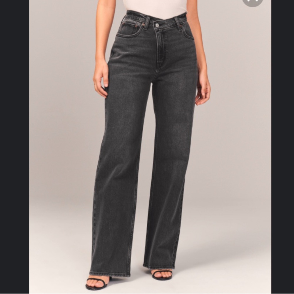 A&F The 90s Relaxed High Waist Black Wash Criss-Cross Waistband Jeans 31/12R